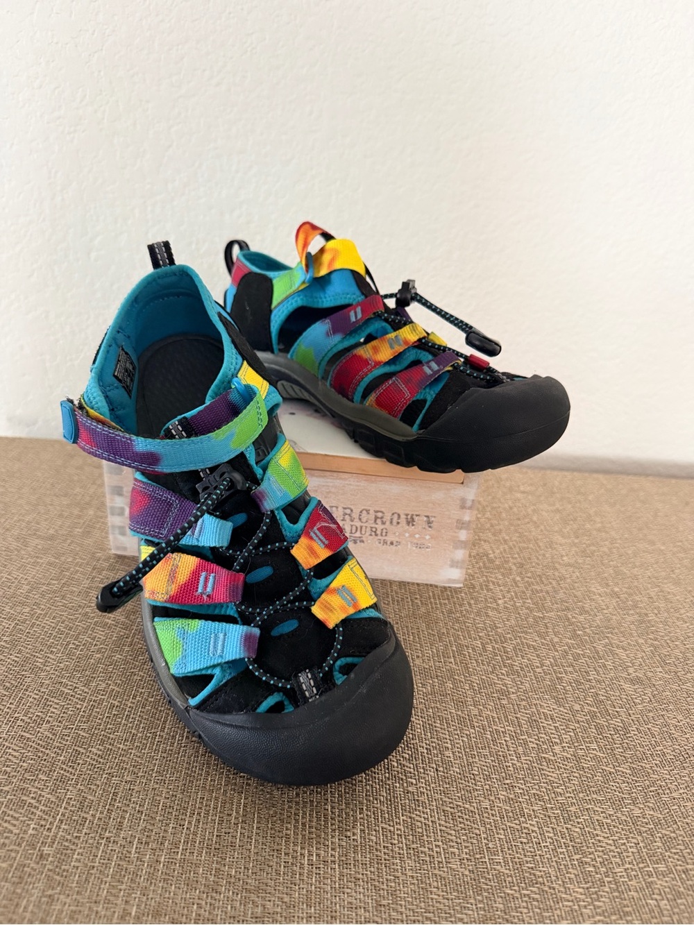 NWOT Keen Kids Rainbow Strap Water Shoes - Black & Multicolor